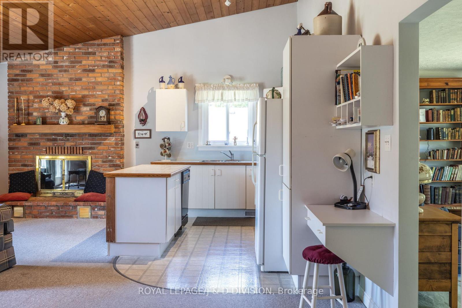 478 Johnson Street, Niagara-On-The-Lake, ON - Indoor With Fireplace