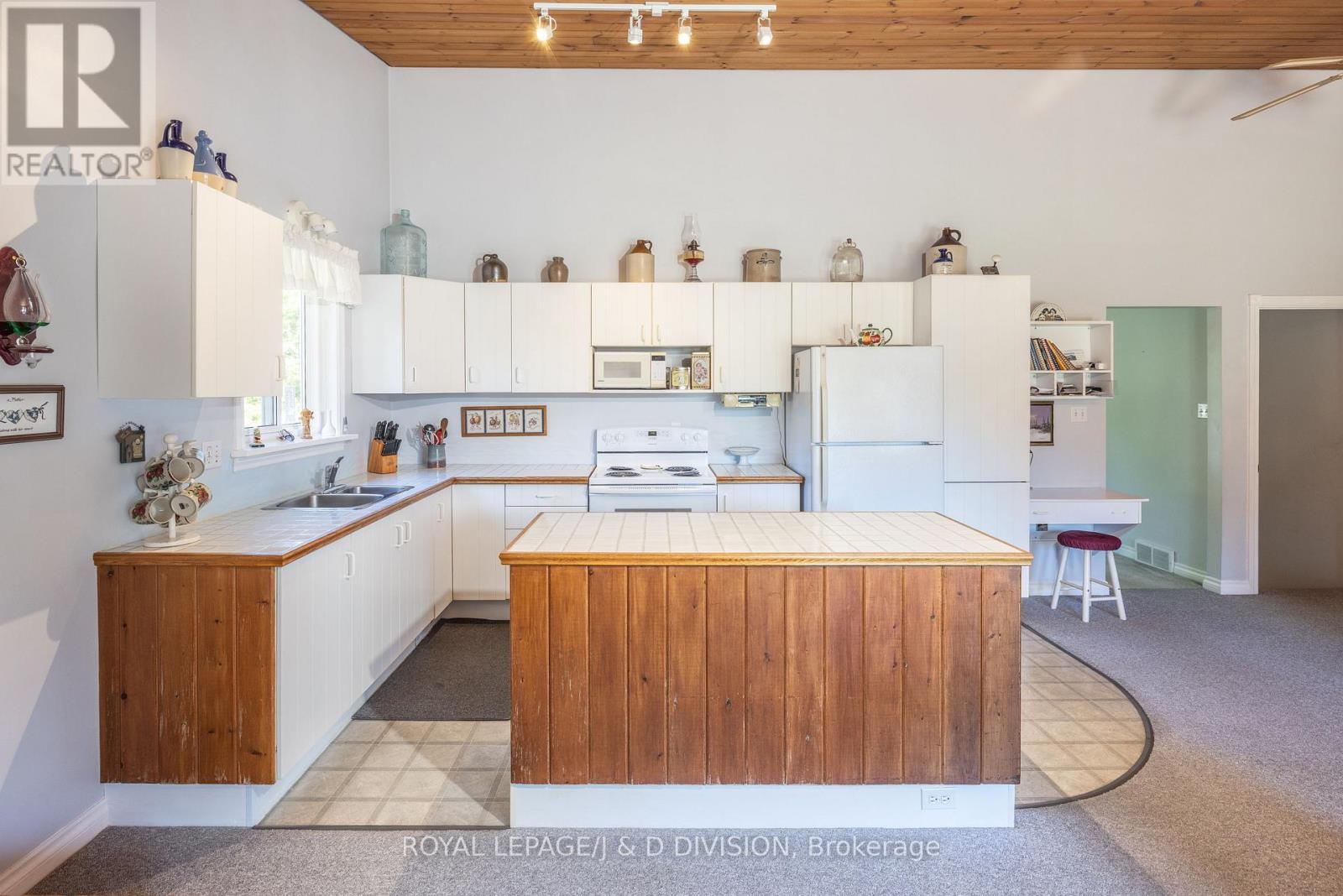 478 Johnson Street, Niagara-On-The-Lake, ON - Indoor Photo Showing Kitchen With Double Sink