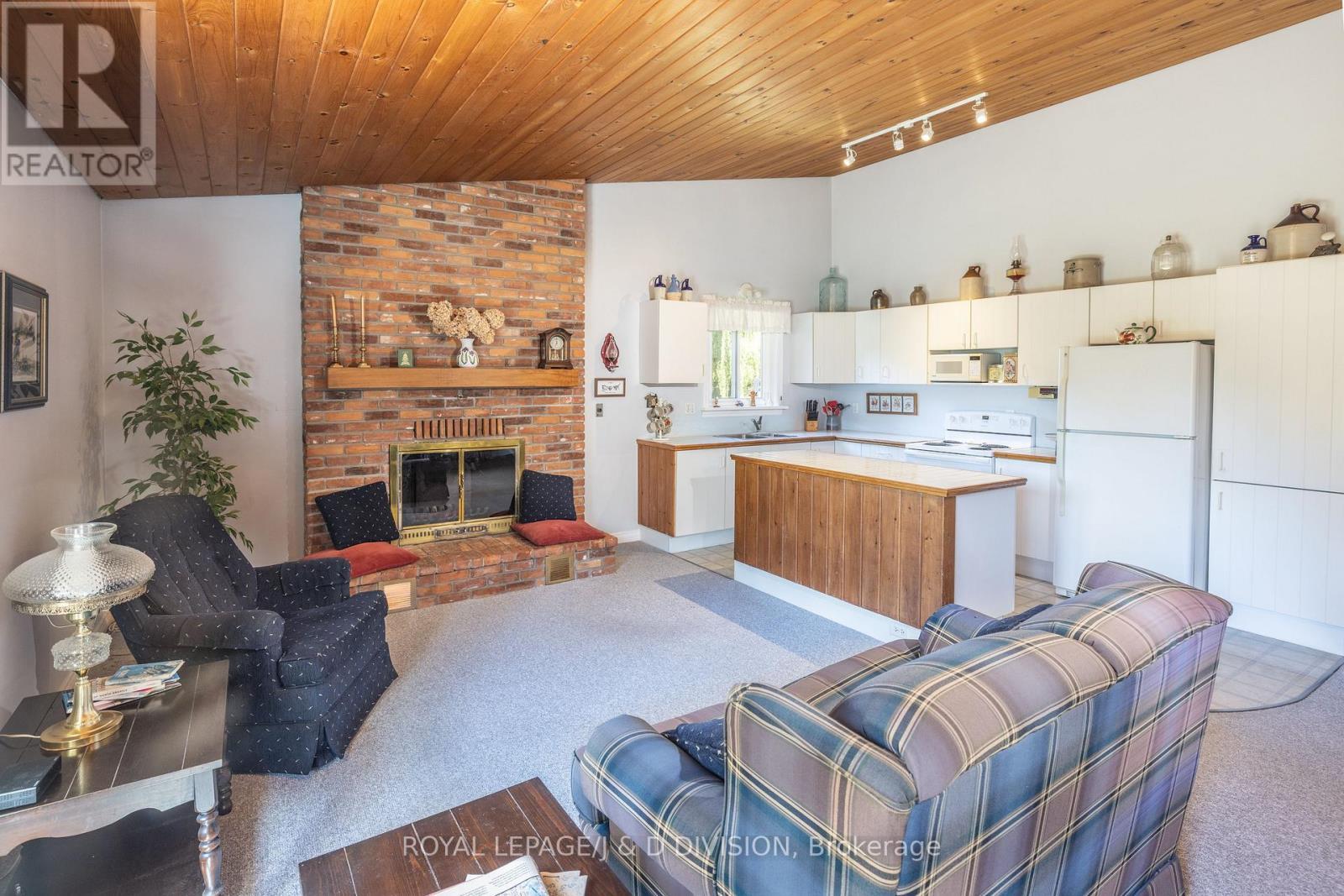 478 Johnson Street, Niagara-On-The-Lake, ON - Indoor With Fireplace