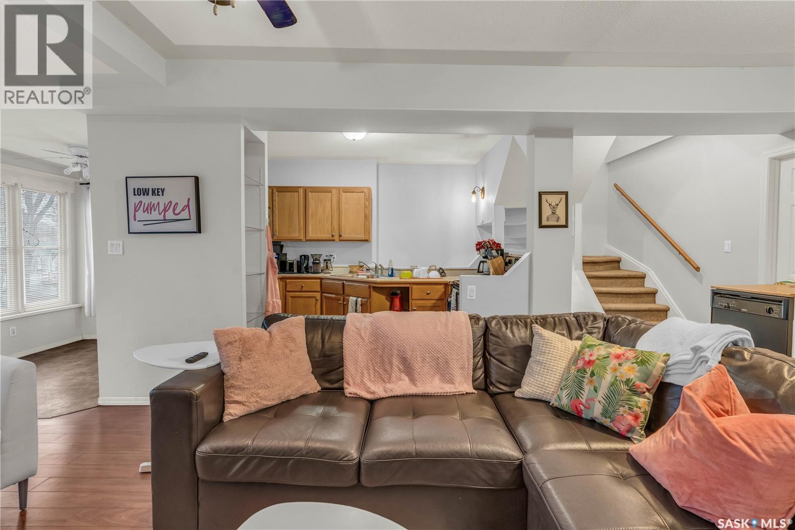 2231 Quebec Street, Regina, SK - Indoor Photo Showing Living Room