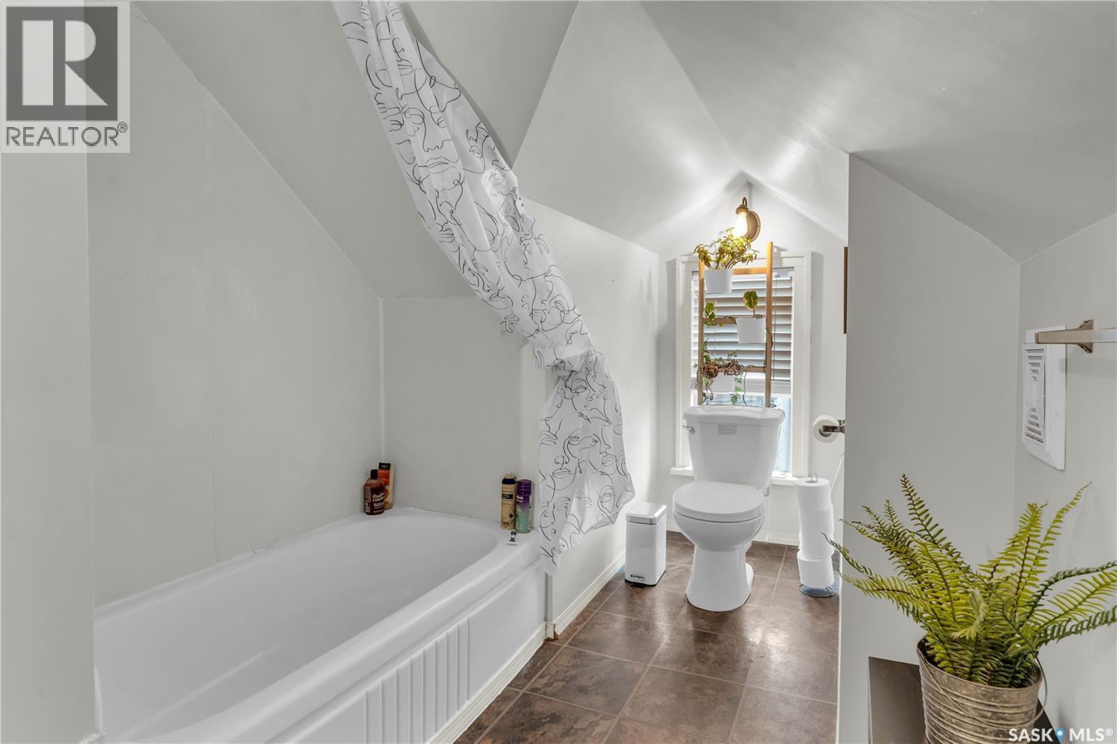 2231 Quebec Street, Regina, SK - Indoor Photo Showing Bathroom