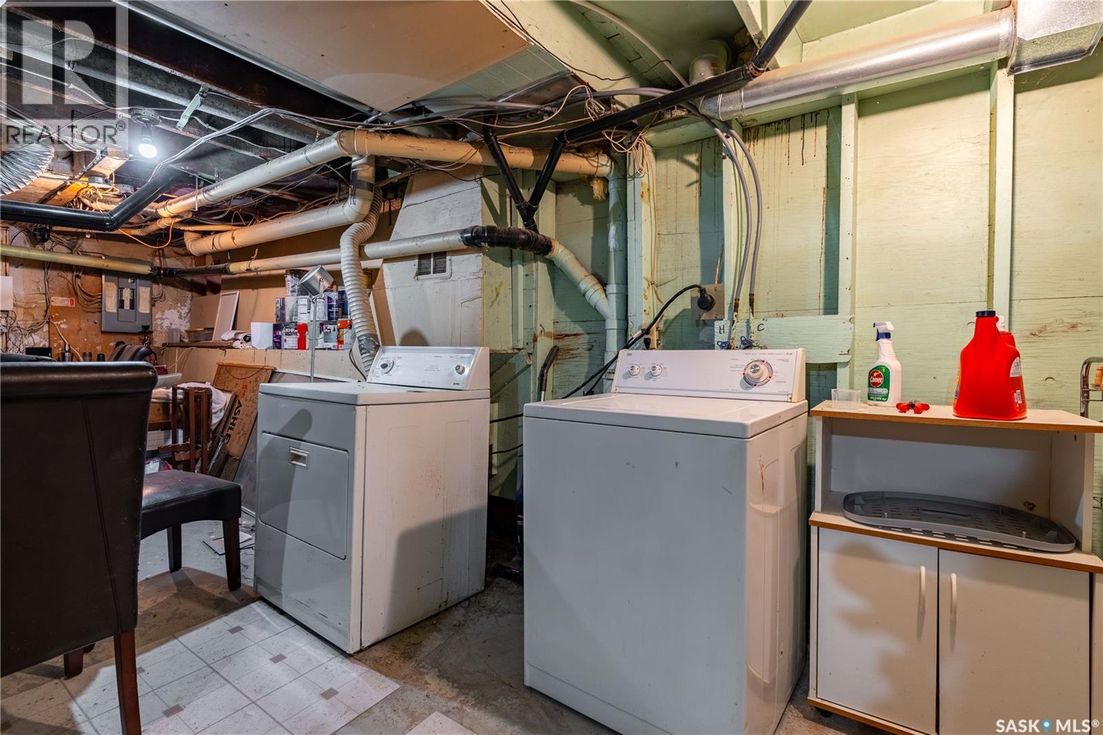 2231 Quebec Street, Regina, SK - Indoor Photo Showing Laundry Room
