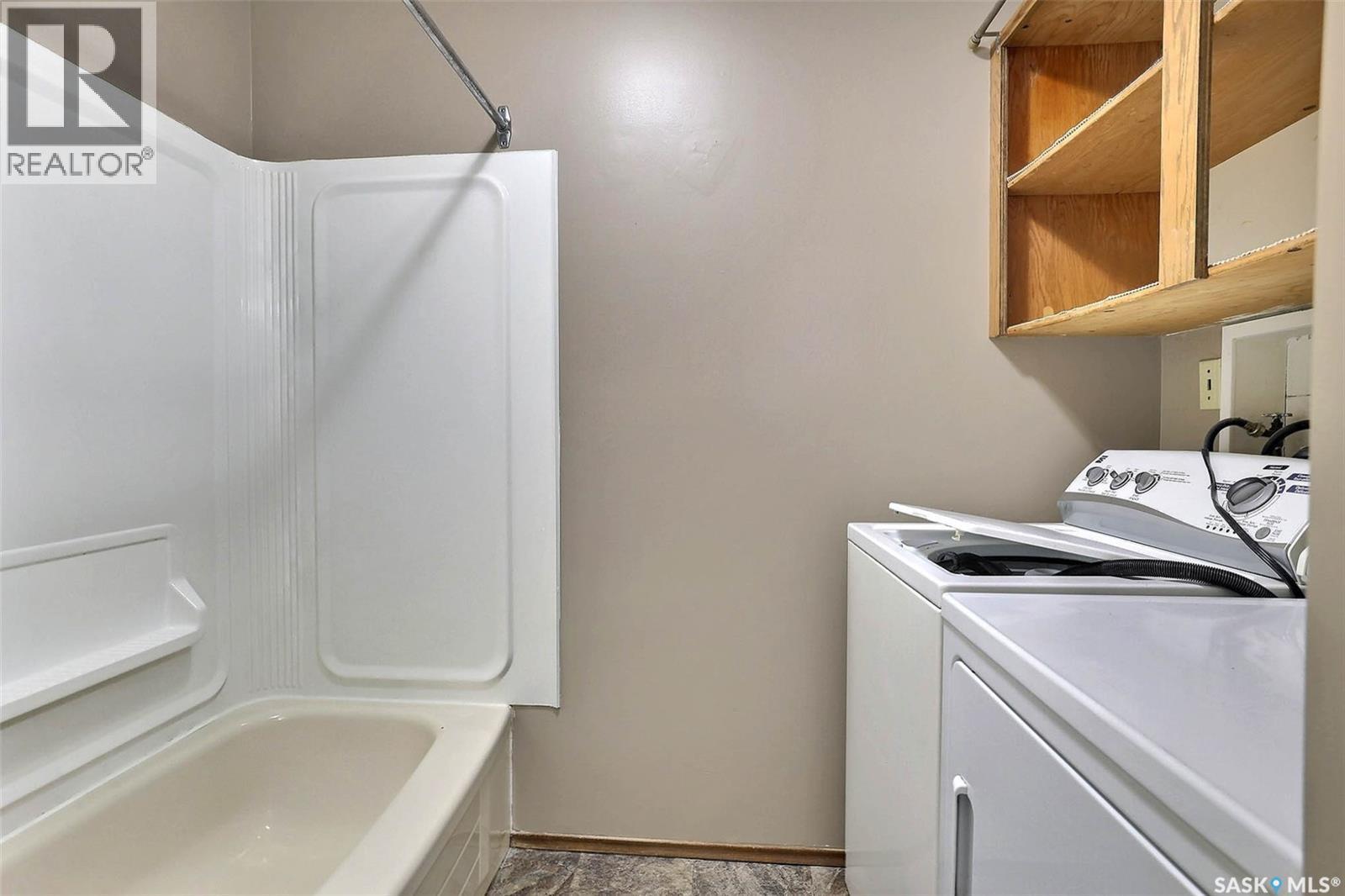 1580 Lacon Street, Regina, SK - Indoor Photo Showing Laundry Room