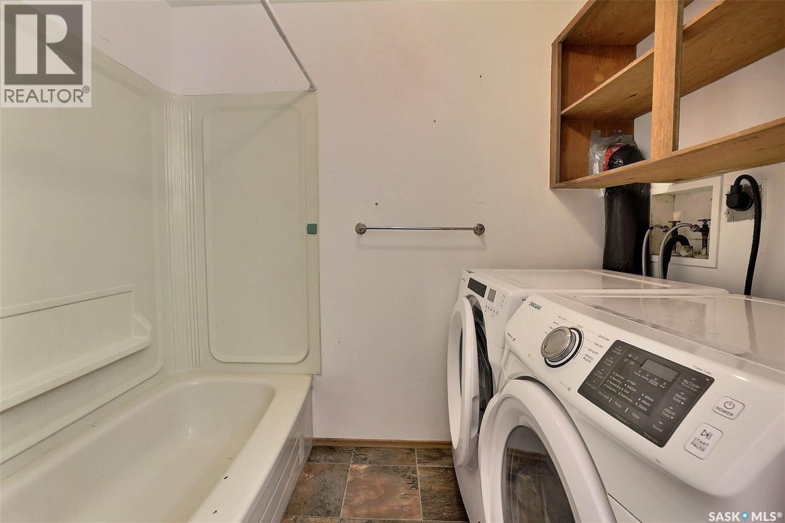 1580 Lacon Street, Regina, SK - Indoor Photo Showing Laundry Room