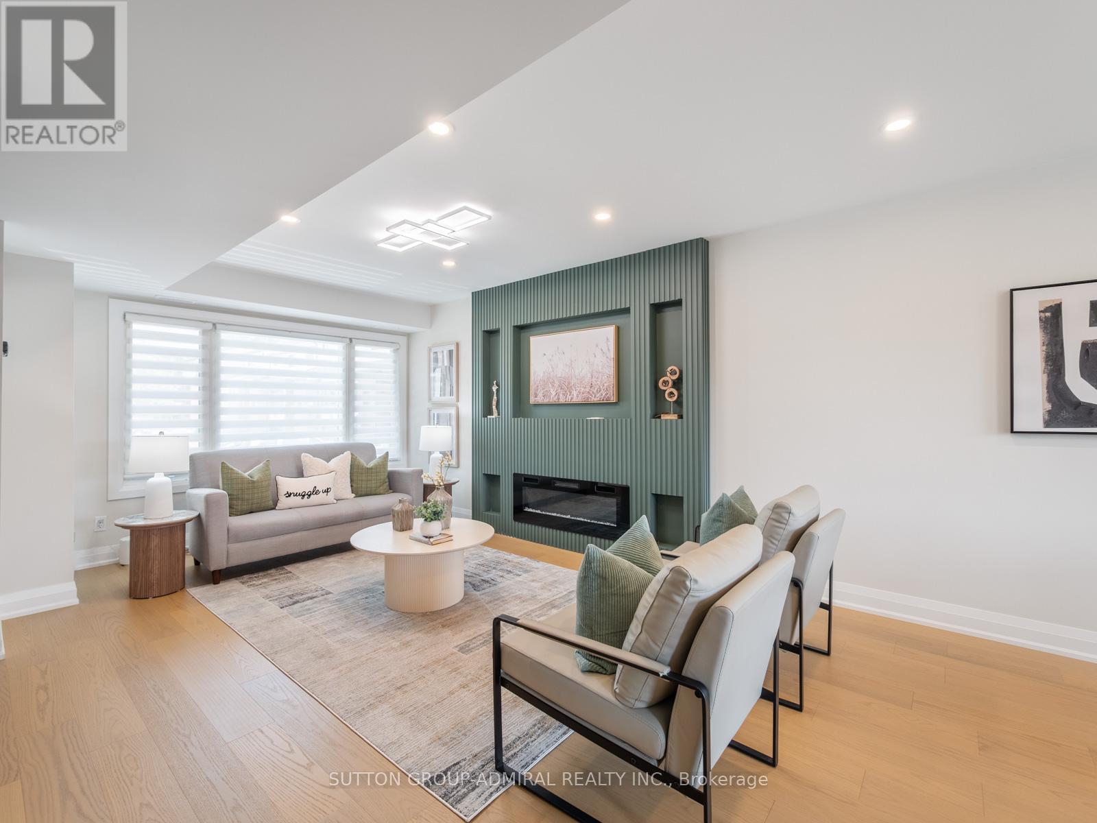 42 - 765 Oklahoma Drive, Pickering, ON - Indoor Photo Showing Living Room With Fireplace