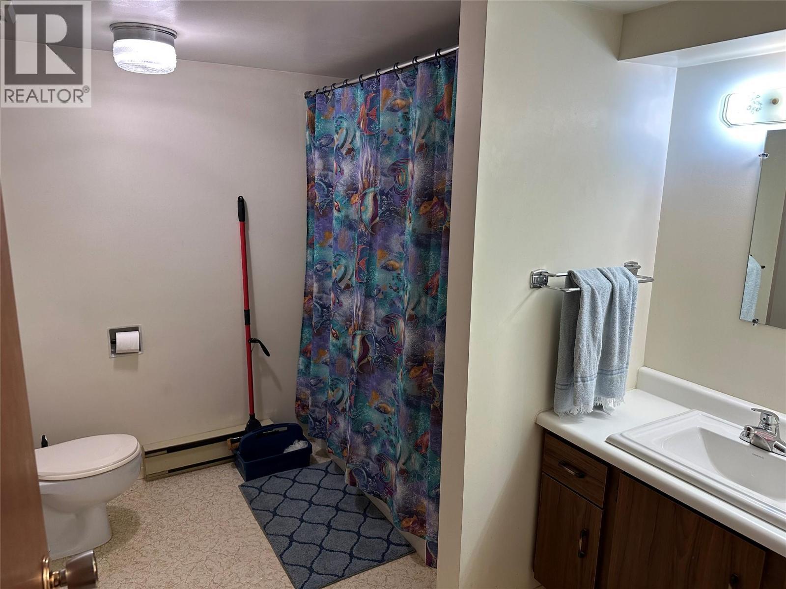 126 Grandview Street, Penticton, BC - Indoor Photo Showing Bathroom