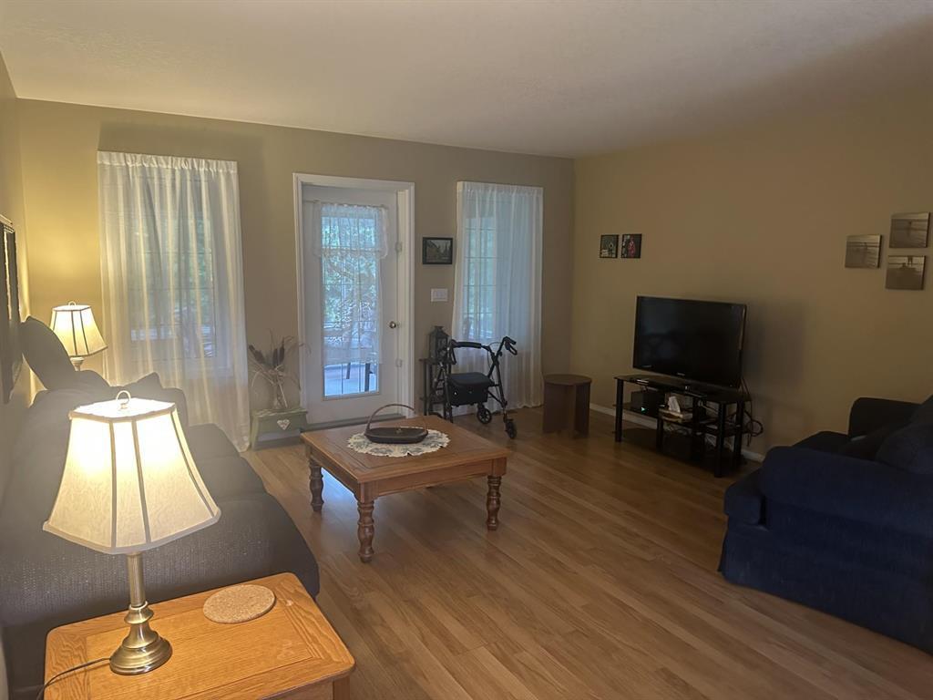 206 3Rd Street W, Swan River, MB - Indoor Photo Showing Living Room