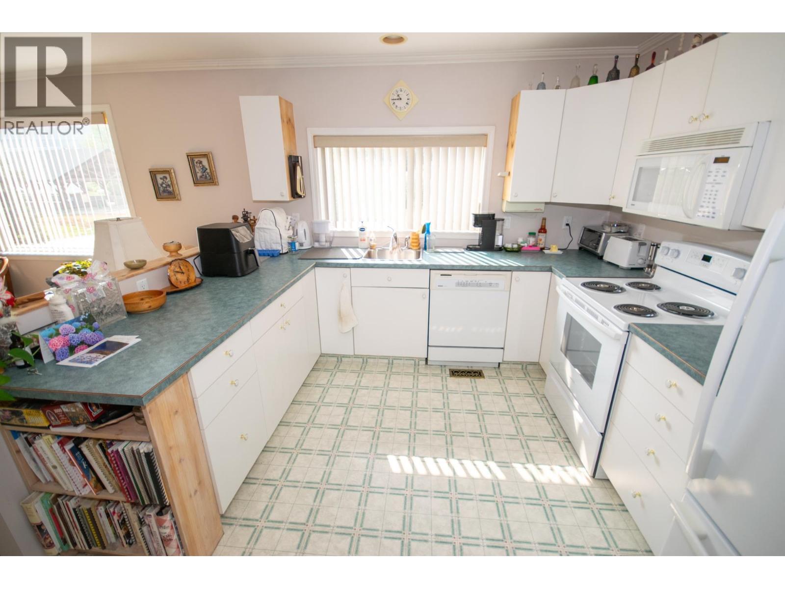 4337 Mildred Avenue, Wells / Barkerville, BC - Indoor Photo Showing Kitchen