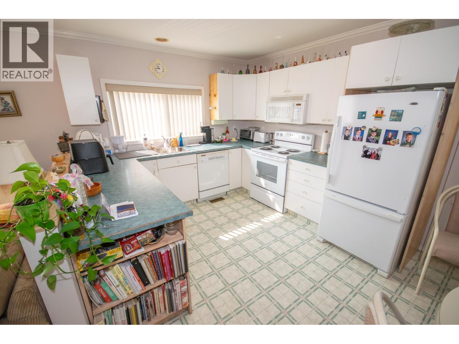 4337 Mildred Avenue, Wells / Barkerville, BC - Indoor Photo Showing Kitchen