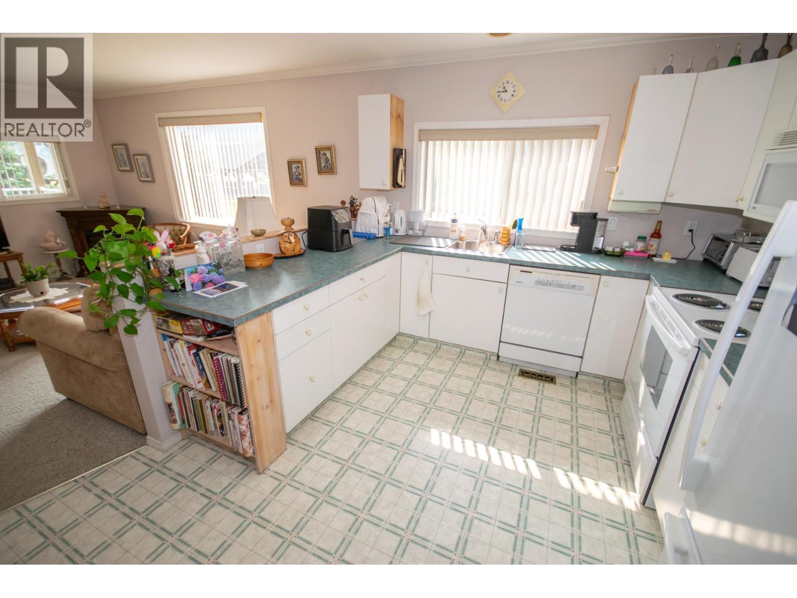 4337 Mildred Avenue, Wells / Barkerville, BC - Indoor Photo Showing Kitchen