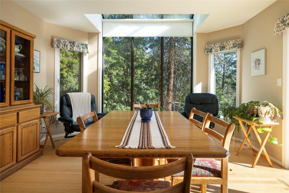 440 Grainger Road, Kelowna, BC - Indoor Photo Showing Dining Room