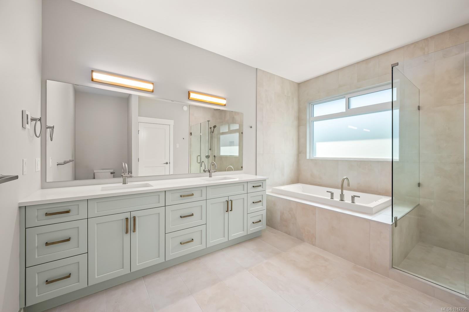 3989 Buckstone Rd, Courtenay, BC