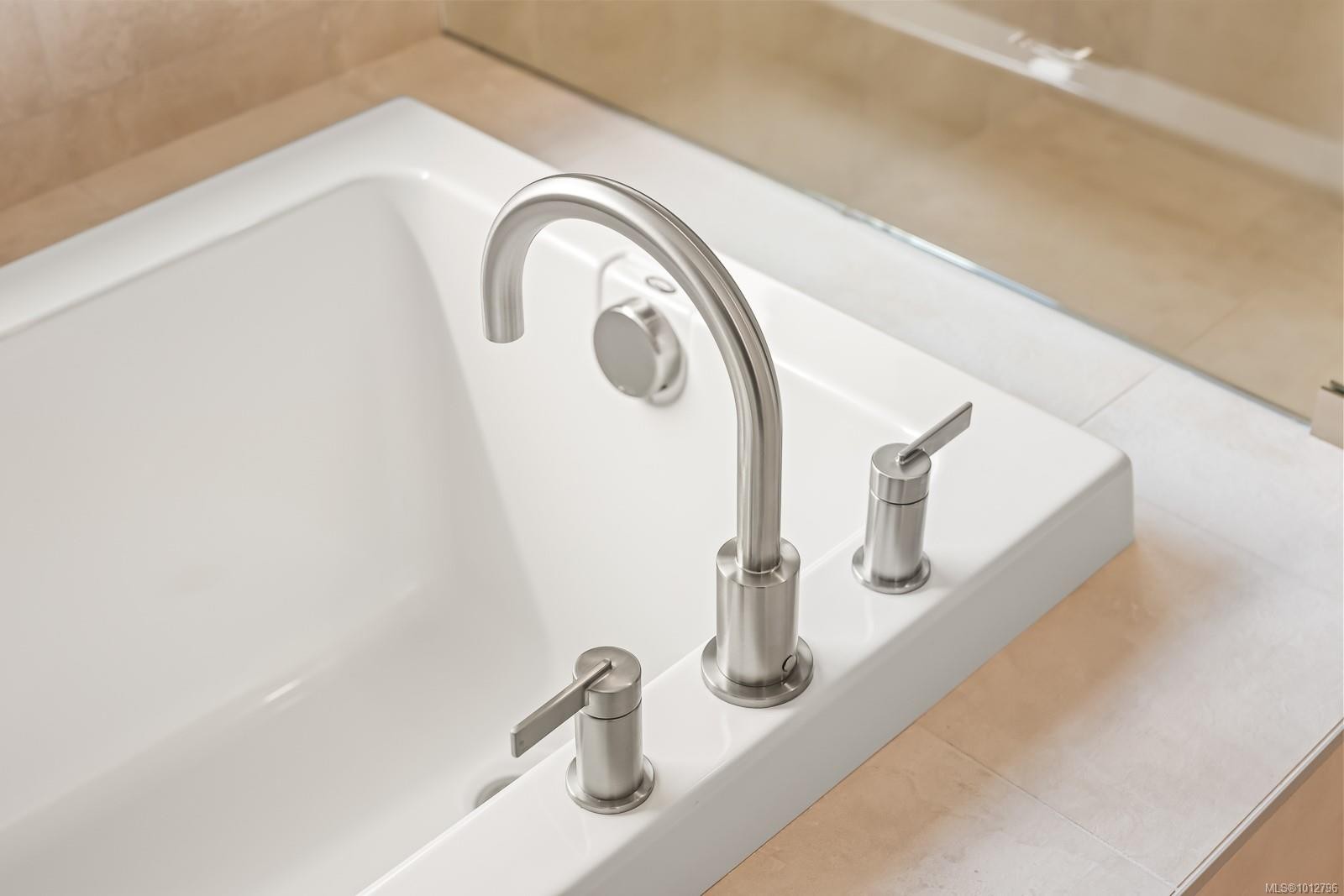 3989 Buckstone Rd, Courtenay, BC