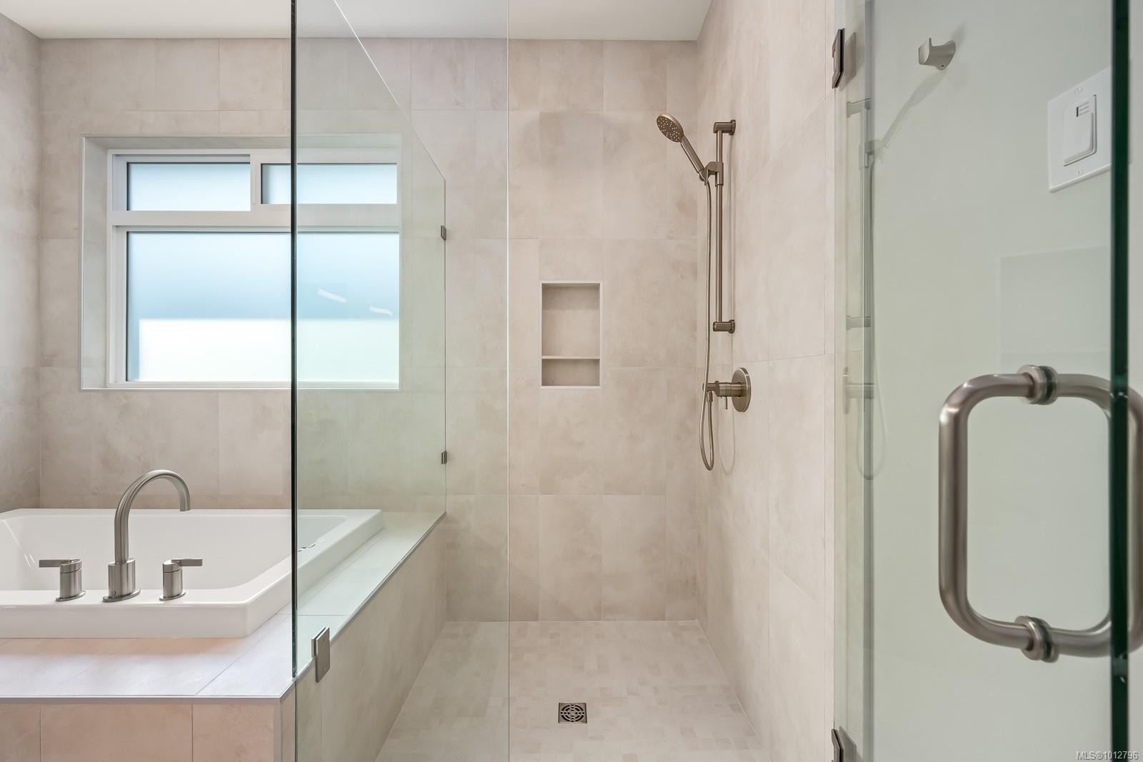 3989 Buckstone Rd, Courtenay, BC