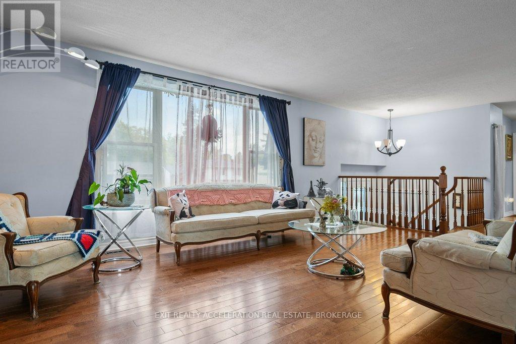 19 Mortensen Drive, Loyalist (Amherstview), ON - Indoor Photo Showing Living Room