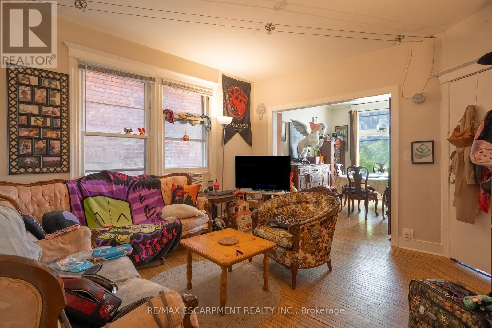 175 Burris Street, Hamilton, ON - Indoor Photo Showing Living Room