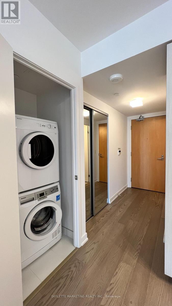 3204 - 11 Wellesley Street W, Toronto, ON - Indoor Photo Showing Laundry Room
