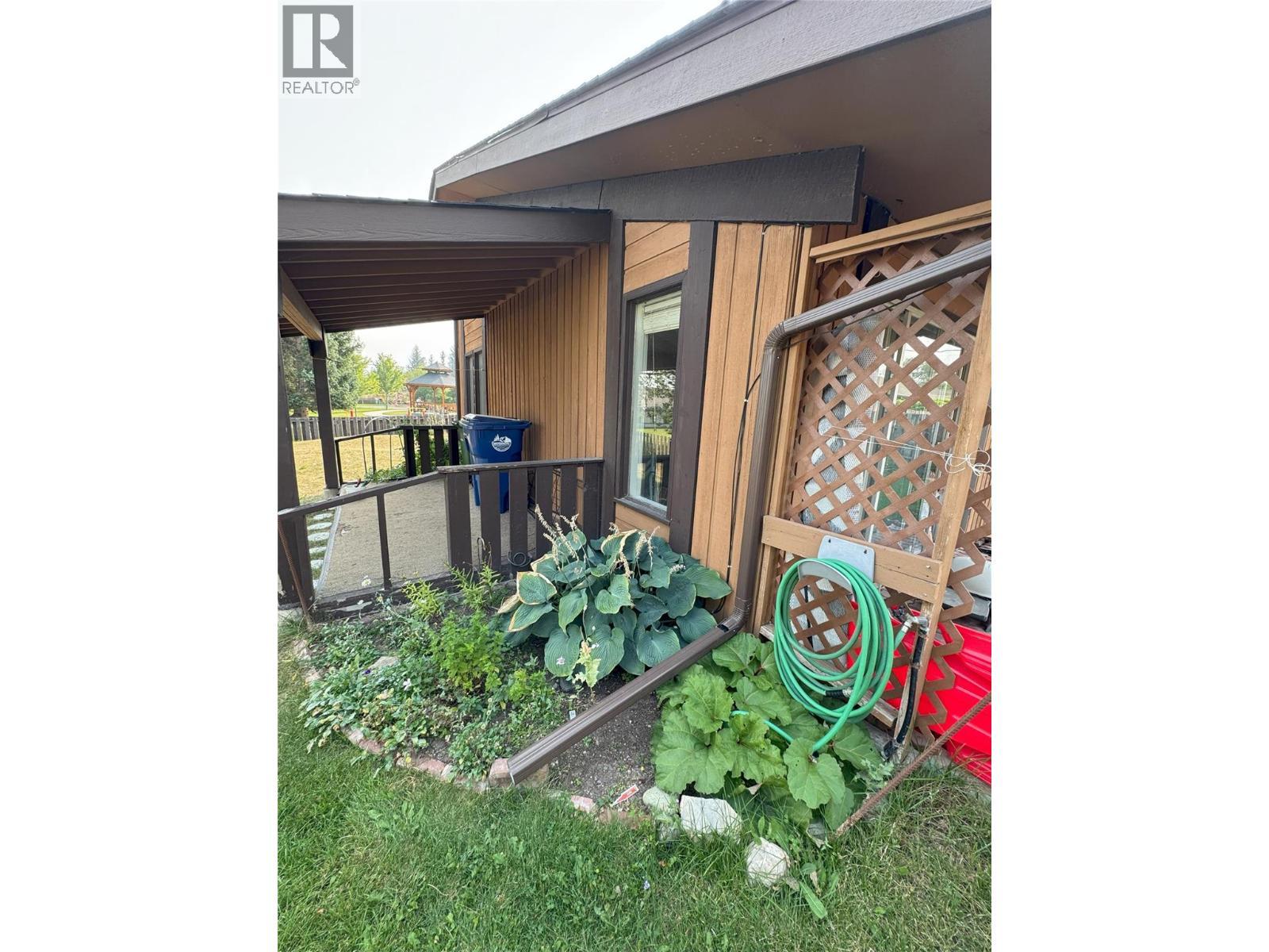 717 12Th Avenue Unit# 8, Invermere, BC - Outdoor