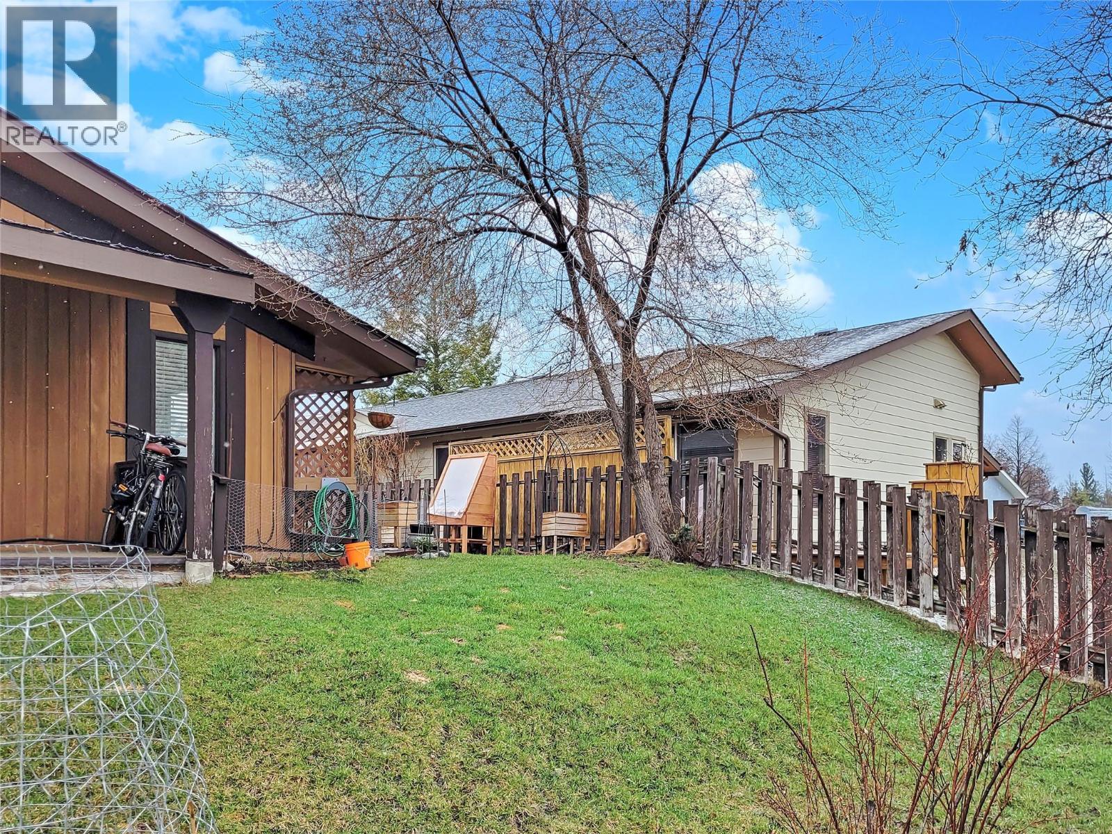 717 12Th Avenue Unit# 8, Invermere, BC - Outdoor