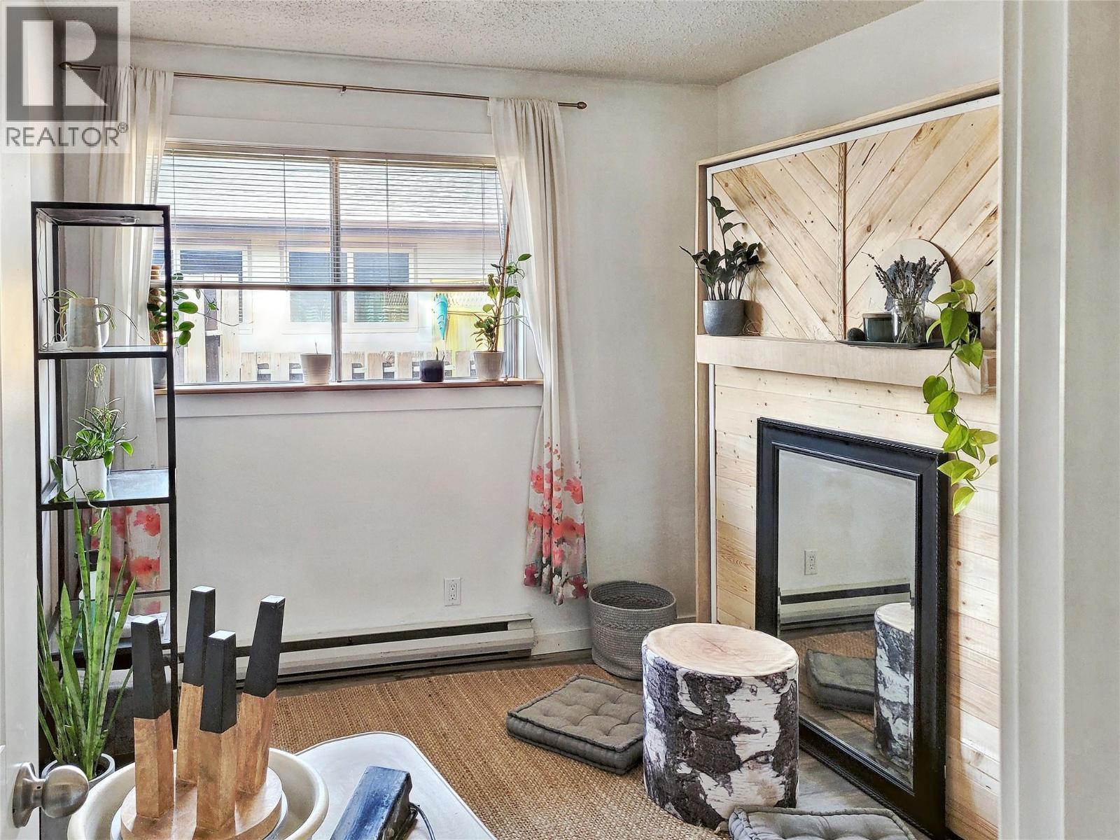 717 12Th Avenue Unit# 8, Invermere, BC - Indoor Photo Showing Other Room