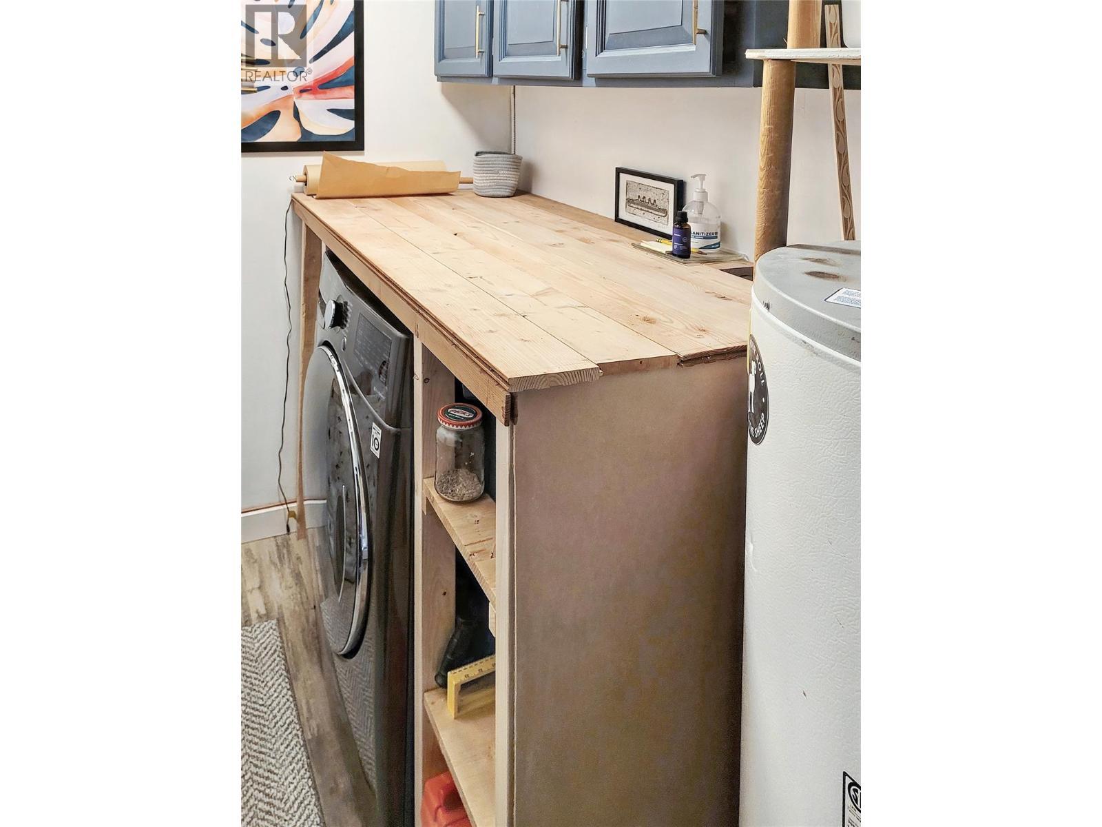 717 12Th Avenue Unit# 8, Invermere, BC - Indoor Photo Showing Laundry Room