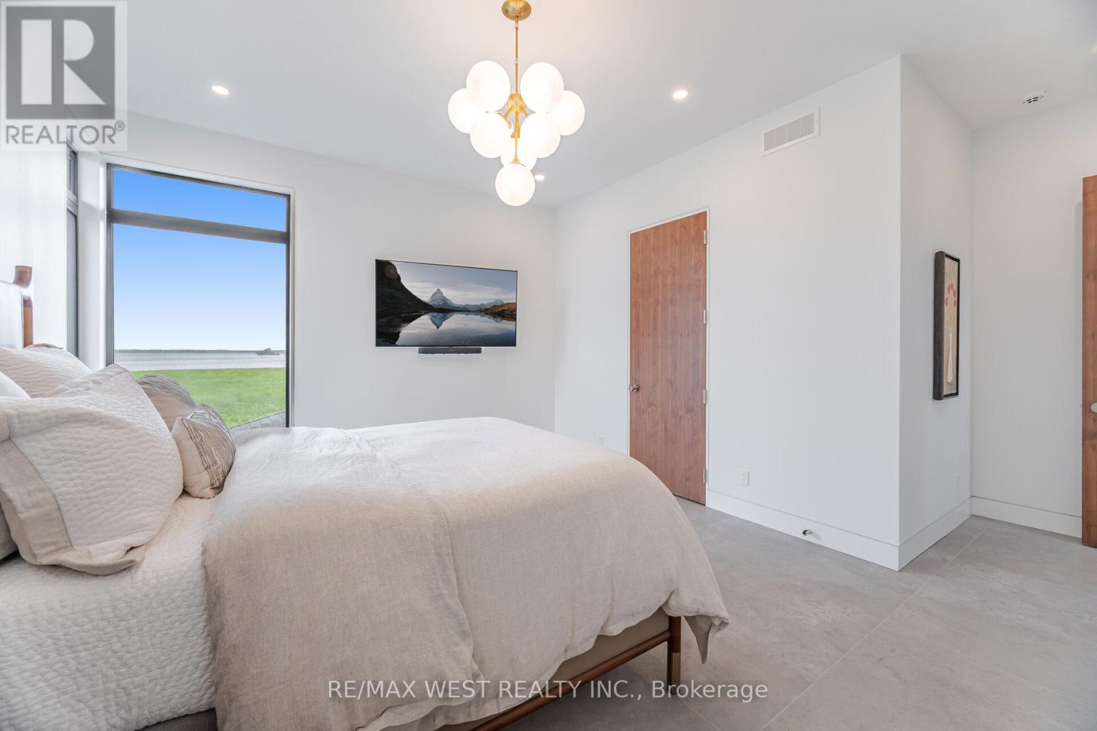 83 Navigation Drive, Prince Edward County, ON - Indoor Photo Showing Bedroom