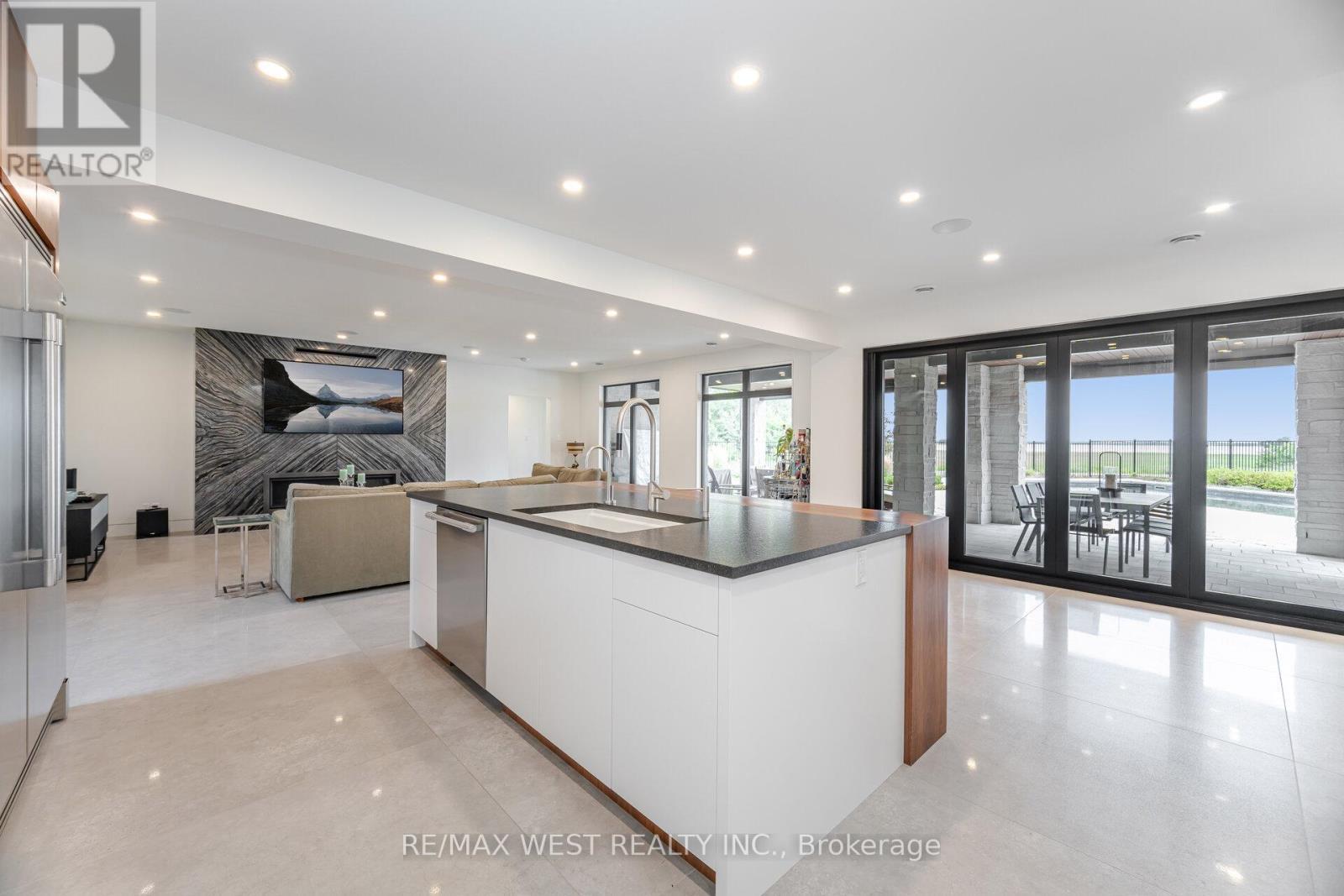 83 Navigation Drive, Prince Edward County, ON - Indoor Photo Showing Kitchen With Upgraded Kitchen
