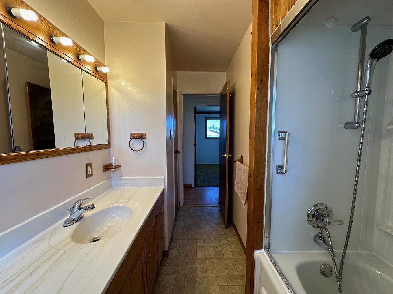 4 East Grove Crescent, Terrace Bay, ON - Indoor Photo Showing Bathroom