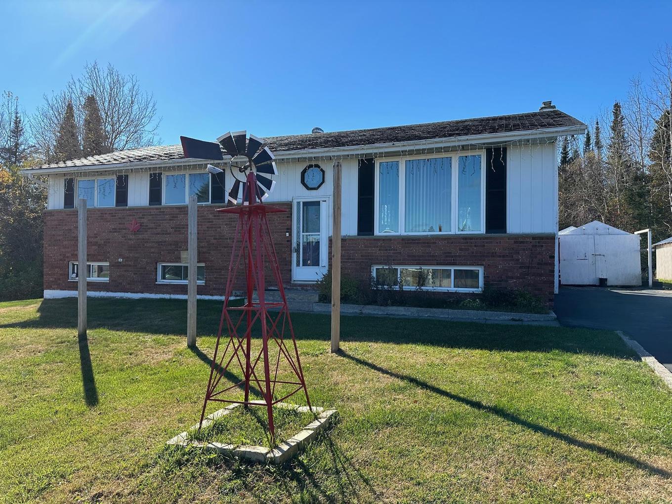 4 East Grove Crescent, Terrace Bay, ON - Outdoor