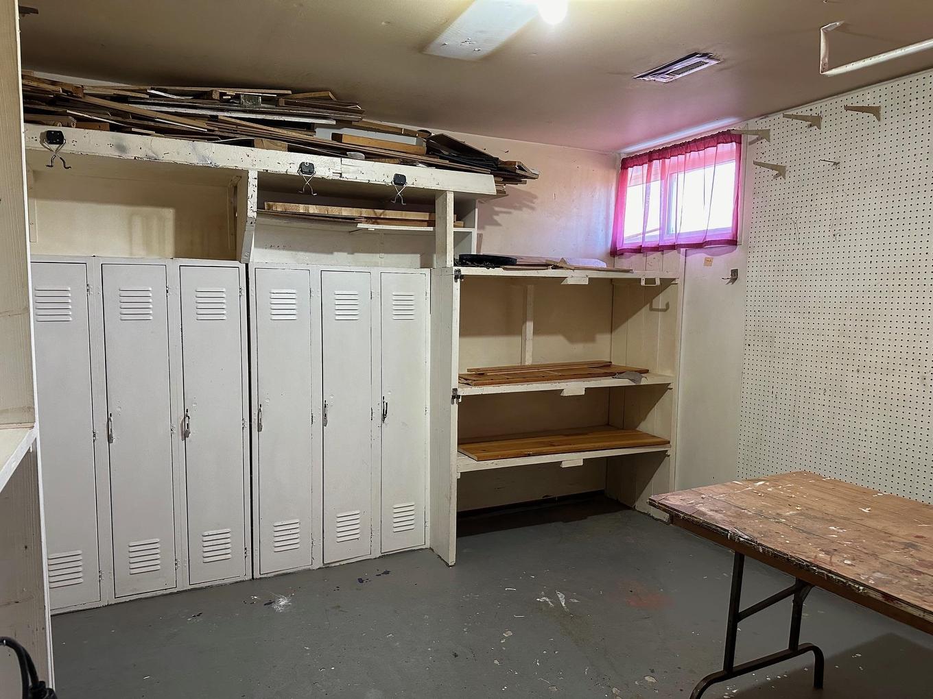 4 East Grove Crescent, Terrace Bay, ON - Indoor With Storage