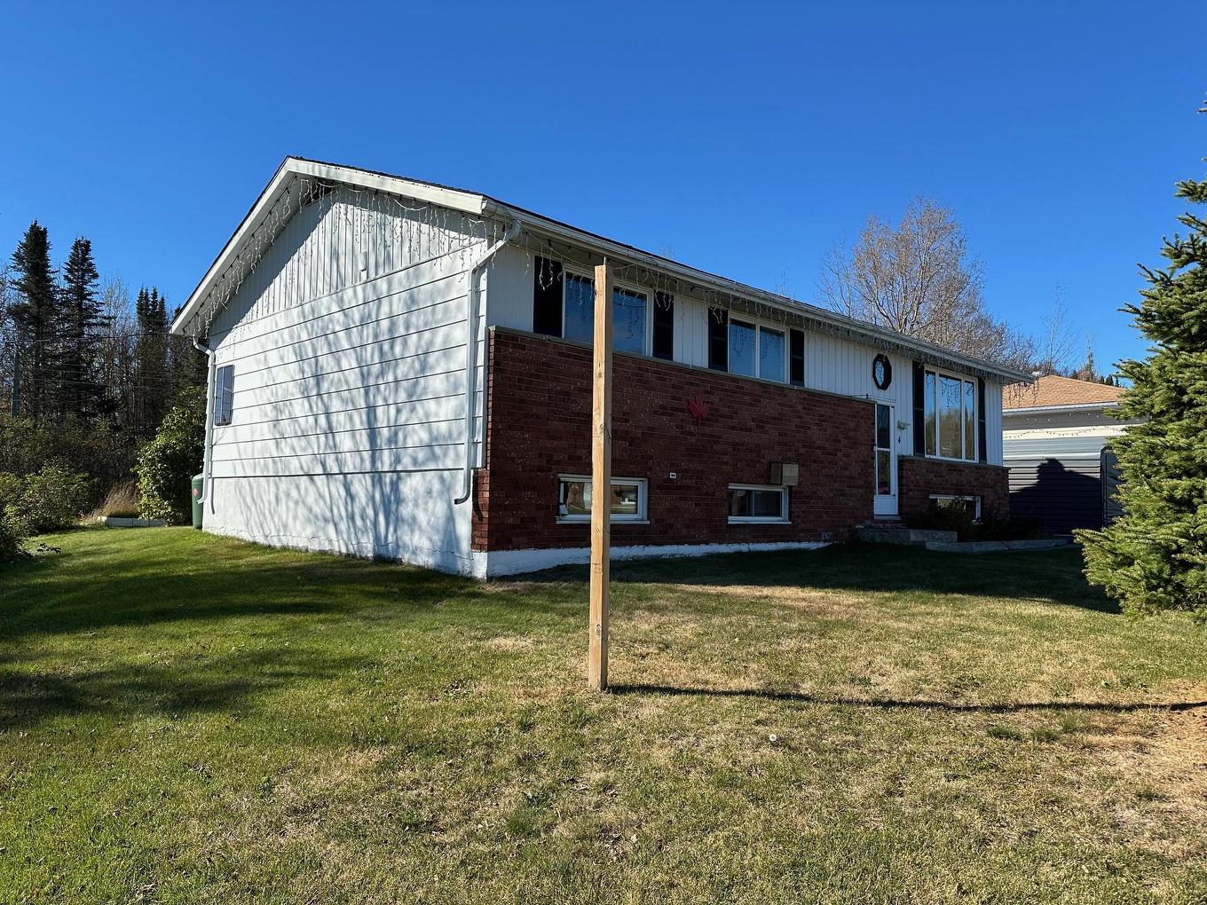 4 East Grove Crescent, Terrace Bay, ON - Outdoor