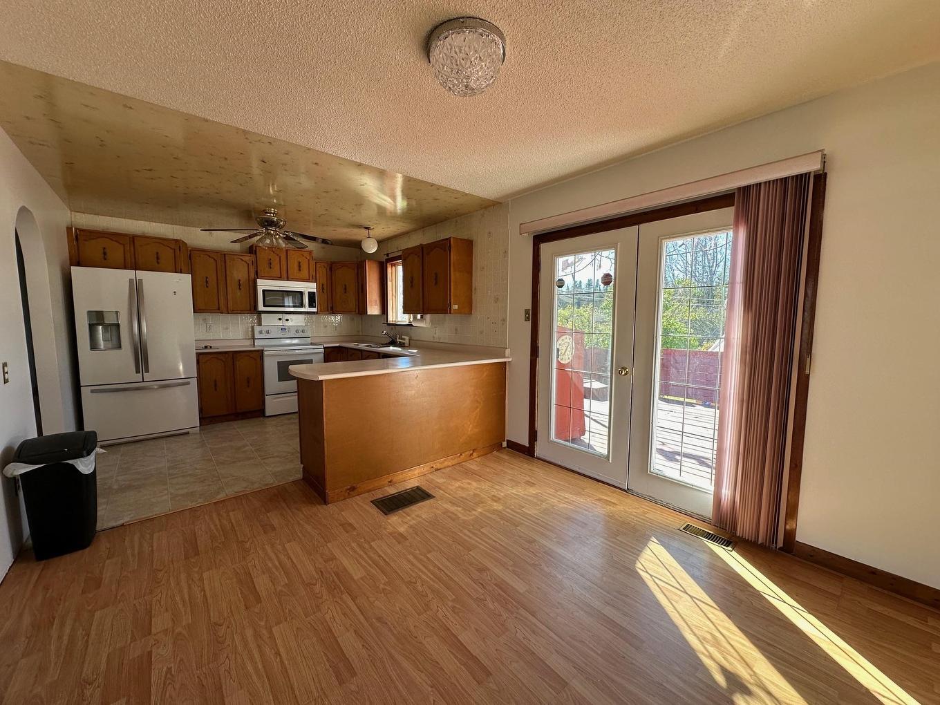 4 East Grove Crescent, Terrace Bay, ON - Indoor Photo Showing Kitchen