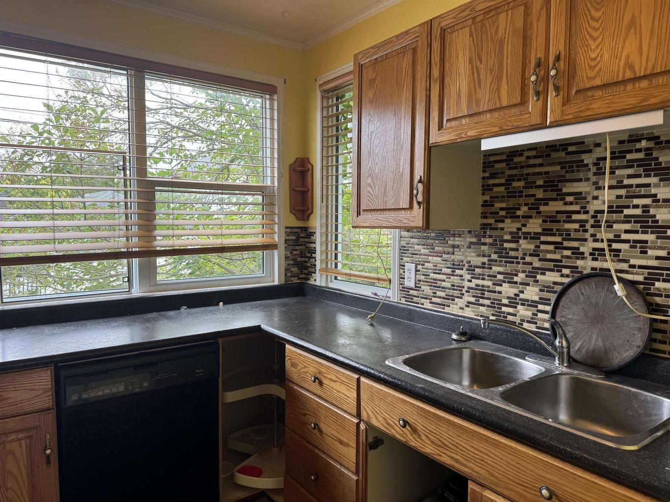 3 Ross Ave, Marathon, ON - Indoor Photo Showing Kitchen With Double Sink