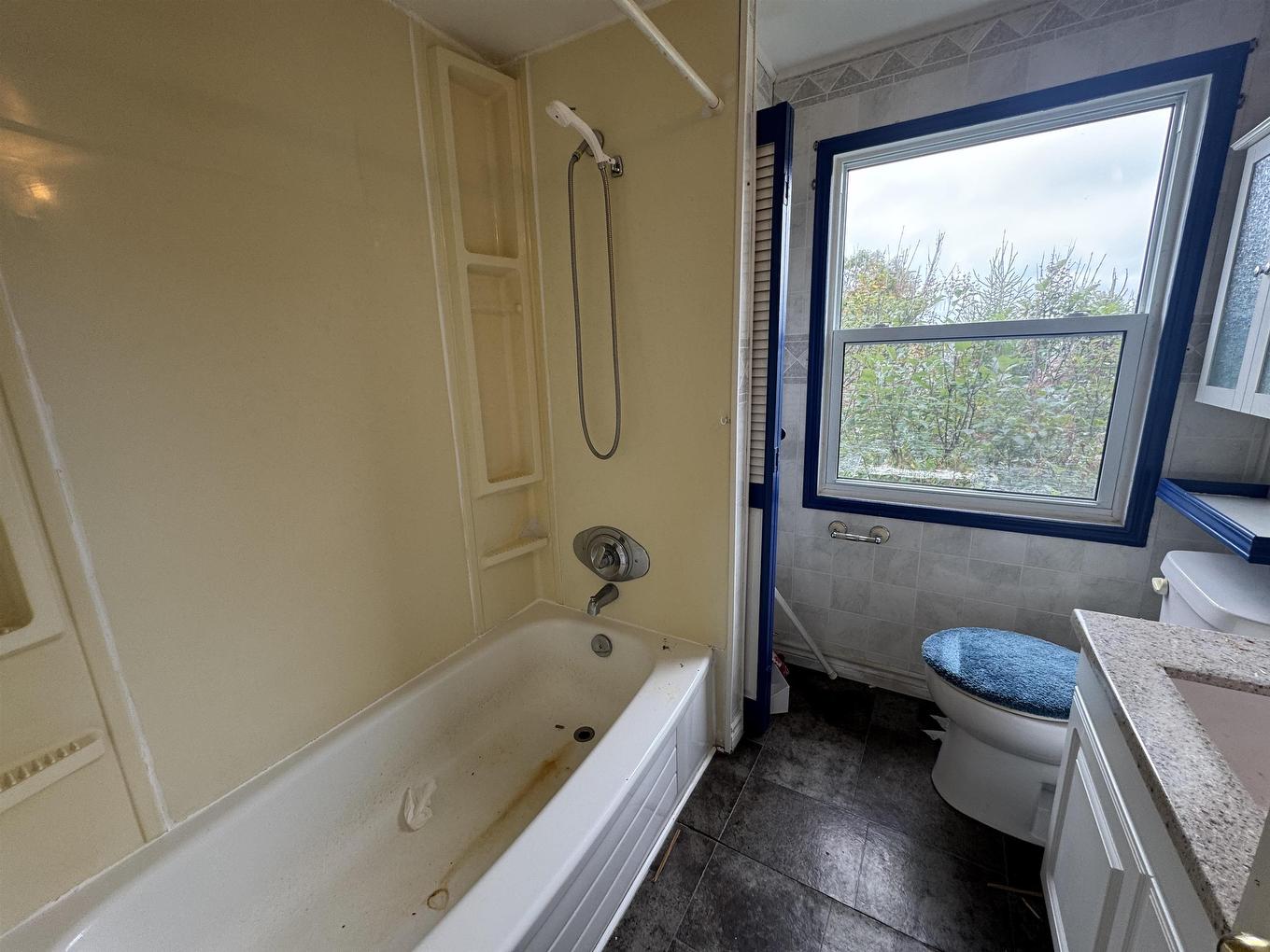 3 Ross Ave, Marathon, ON - Indoor Photo Showing Bathroom