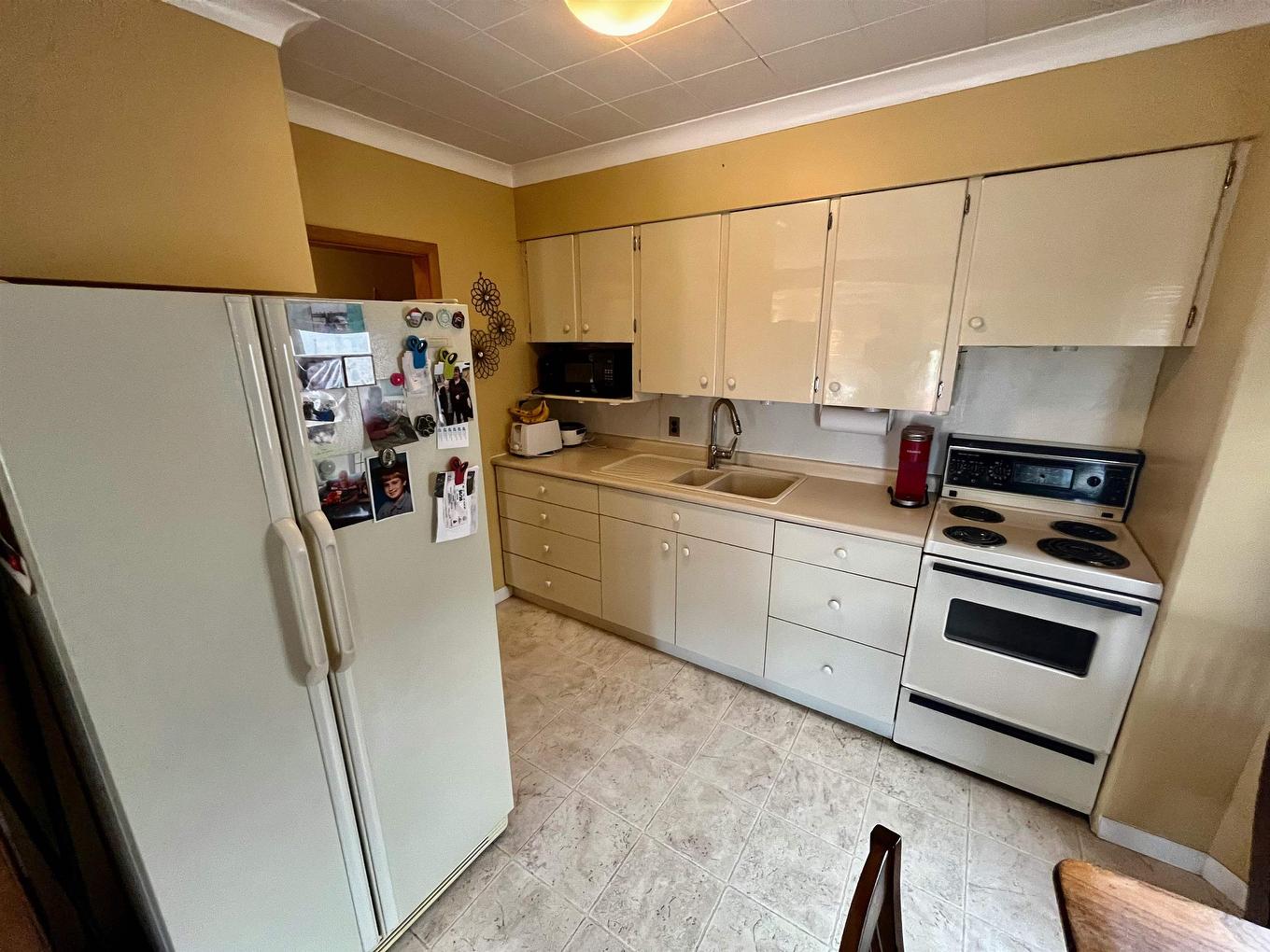 3 King Street, Dryden, ON - Indoor Photo Showing Kitchen