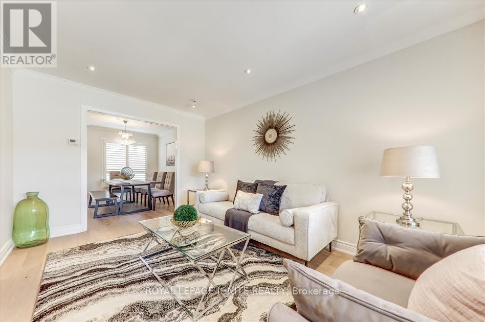 26 Halfmoon Square, Toronto, ON - Indoor Photo Showing Living Room