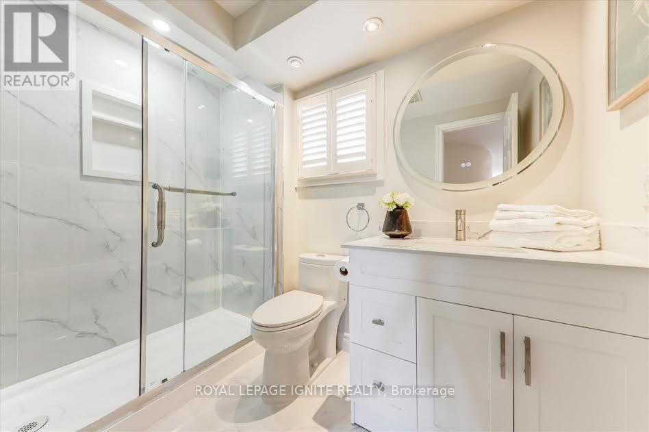 26 Halfmoon Square, Toronto, ON - Indoor Photo Showing Bathroom