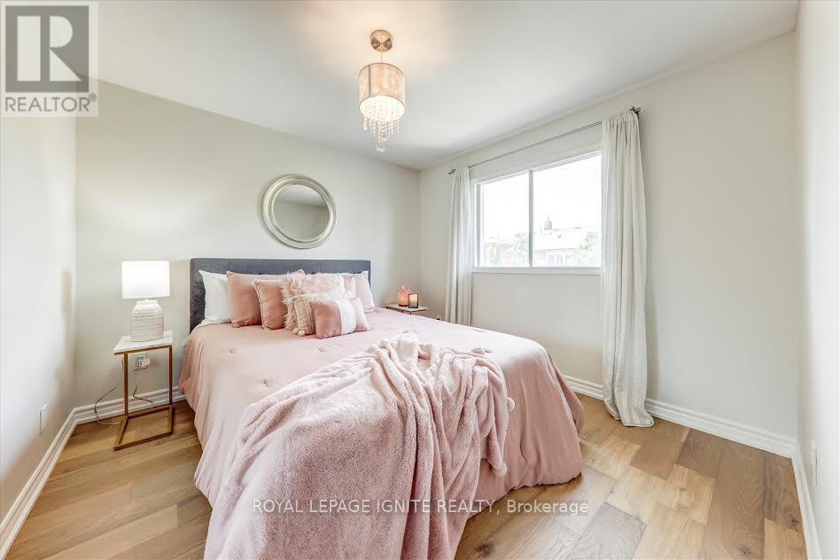 26 Halfmoon Square, Toronto, ON - Indoor Photo Showing Bedroom