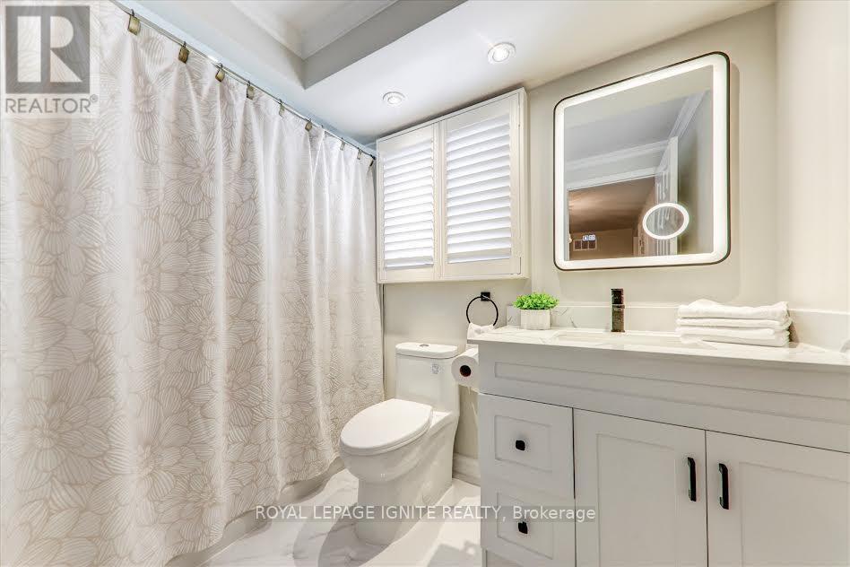 26 Halfmoon Square, Toronto, ON - Indoor Photo Showing Bathroom