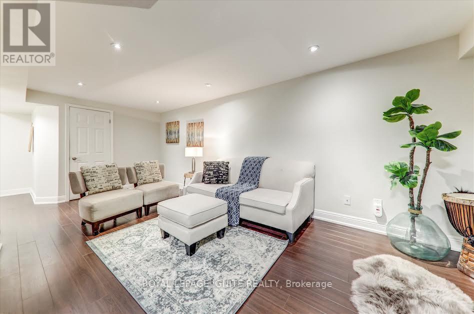 26 Halfmoon Square, Toronto, ON - Indoor Photo Showing Living Room