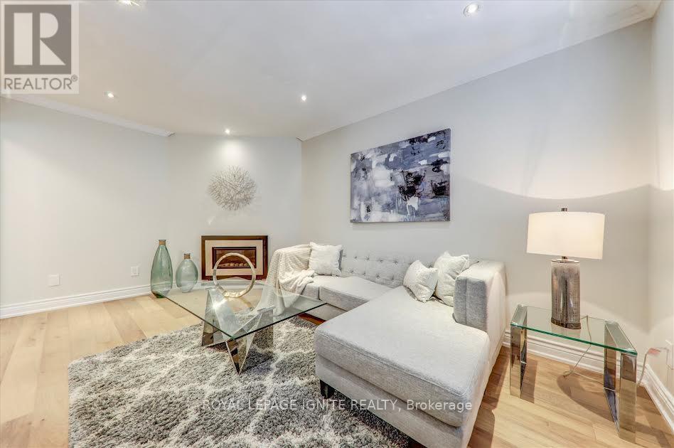 26 Halfmoon Square, Toronto, ON - Indoor Photo Showing Other Room