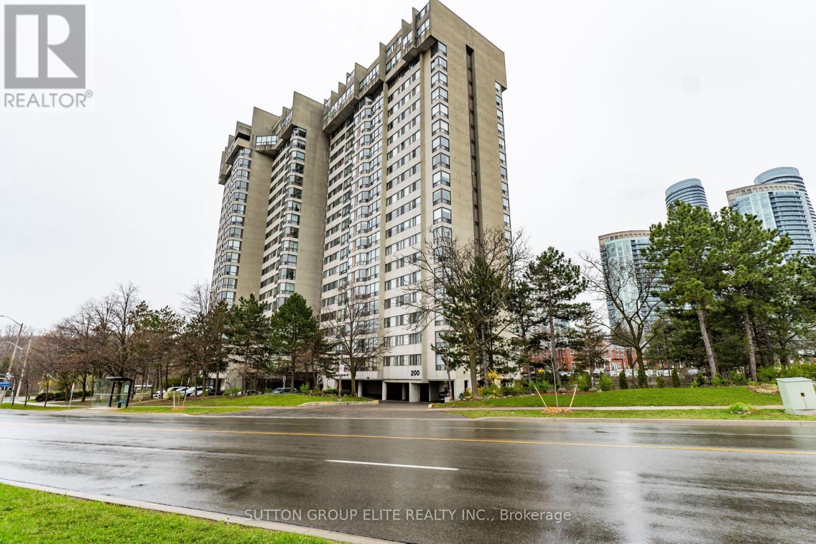 5 - 200 Robert Speck Parkway, Mississauga, ON - Outdoor With Facade