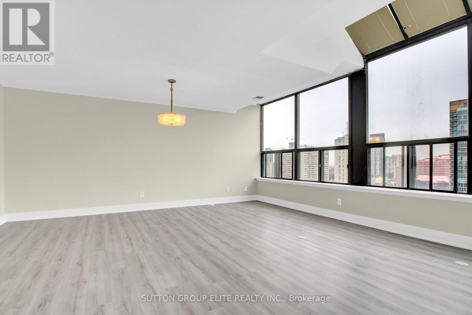 5 - 200 Robert Speck Parkway, Mississauga, ON - Indoor Photo Showing Other Room