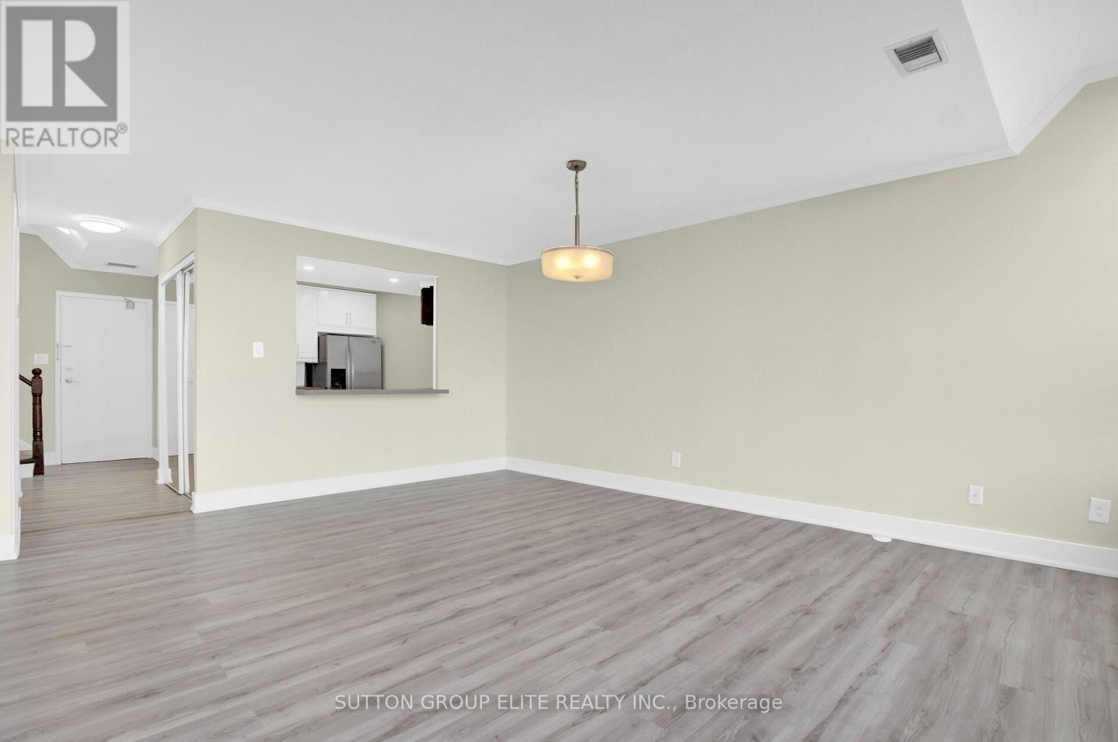 5 - 200 Robert Speck Parkway, Mississauga, ON - Indoor Photo Showing Other Room