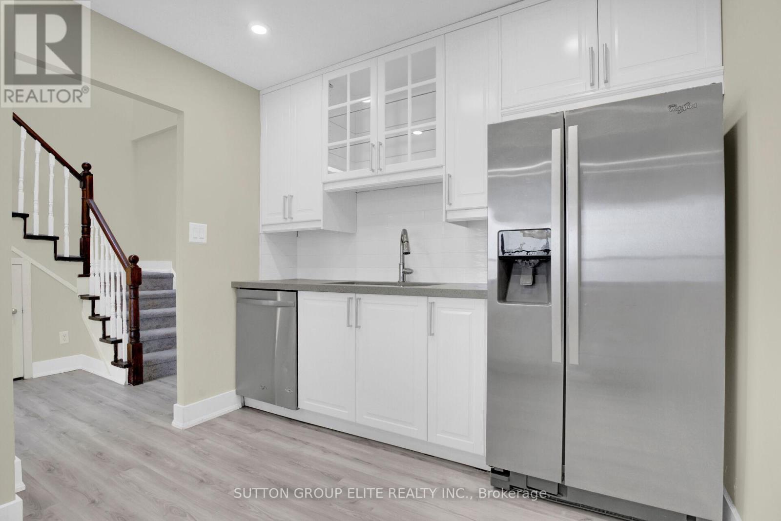 5 - 200 Robert Speck Parkway, Mississauga, ON - Indoor