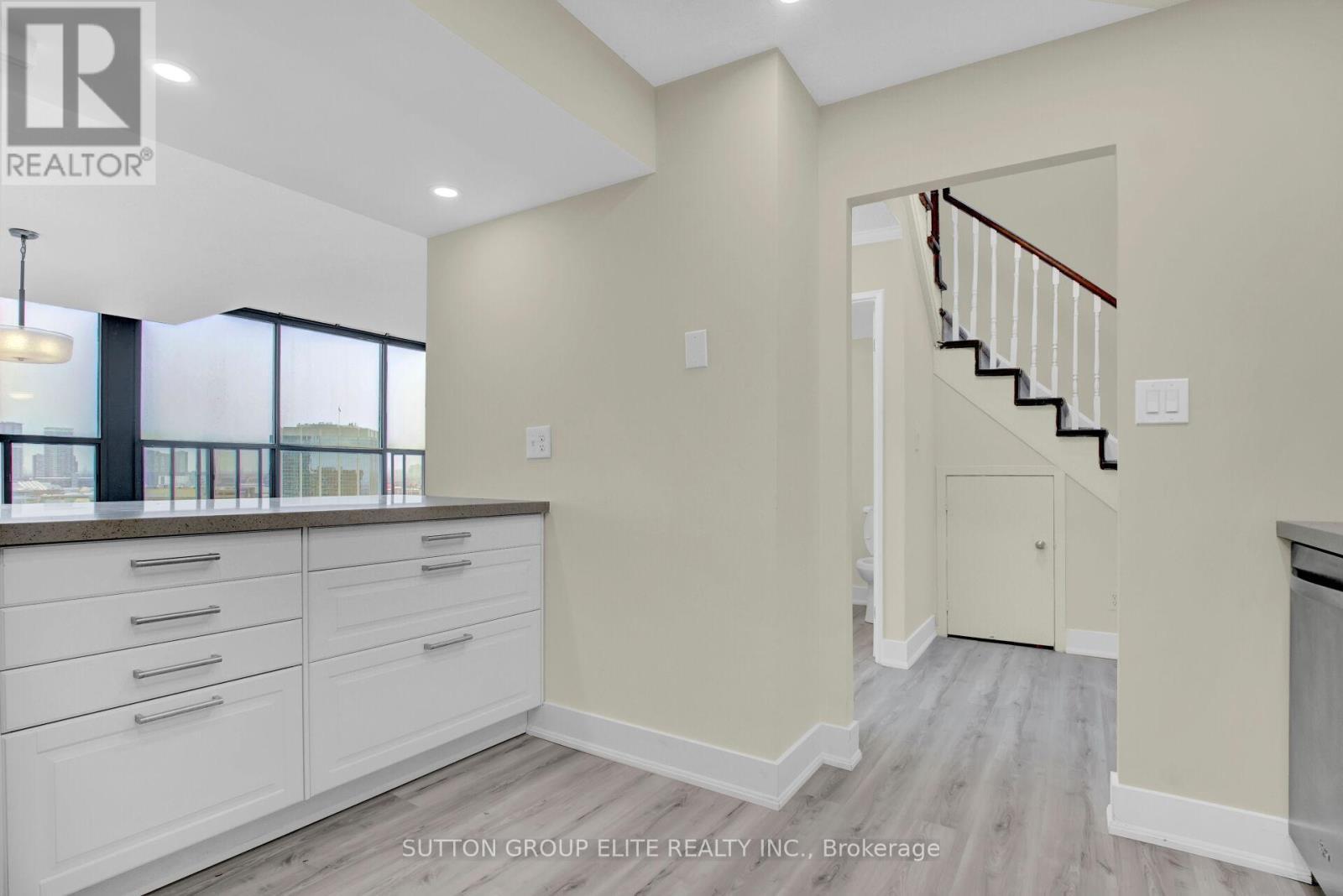 5 - 200 Robert Speck Parkway, Mississauga, ON - Indoor