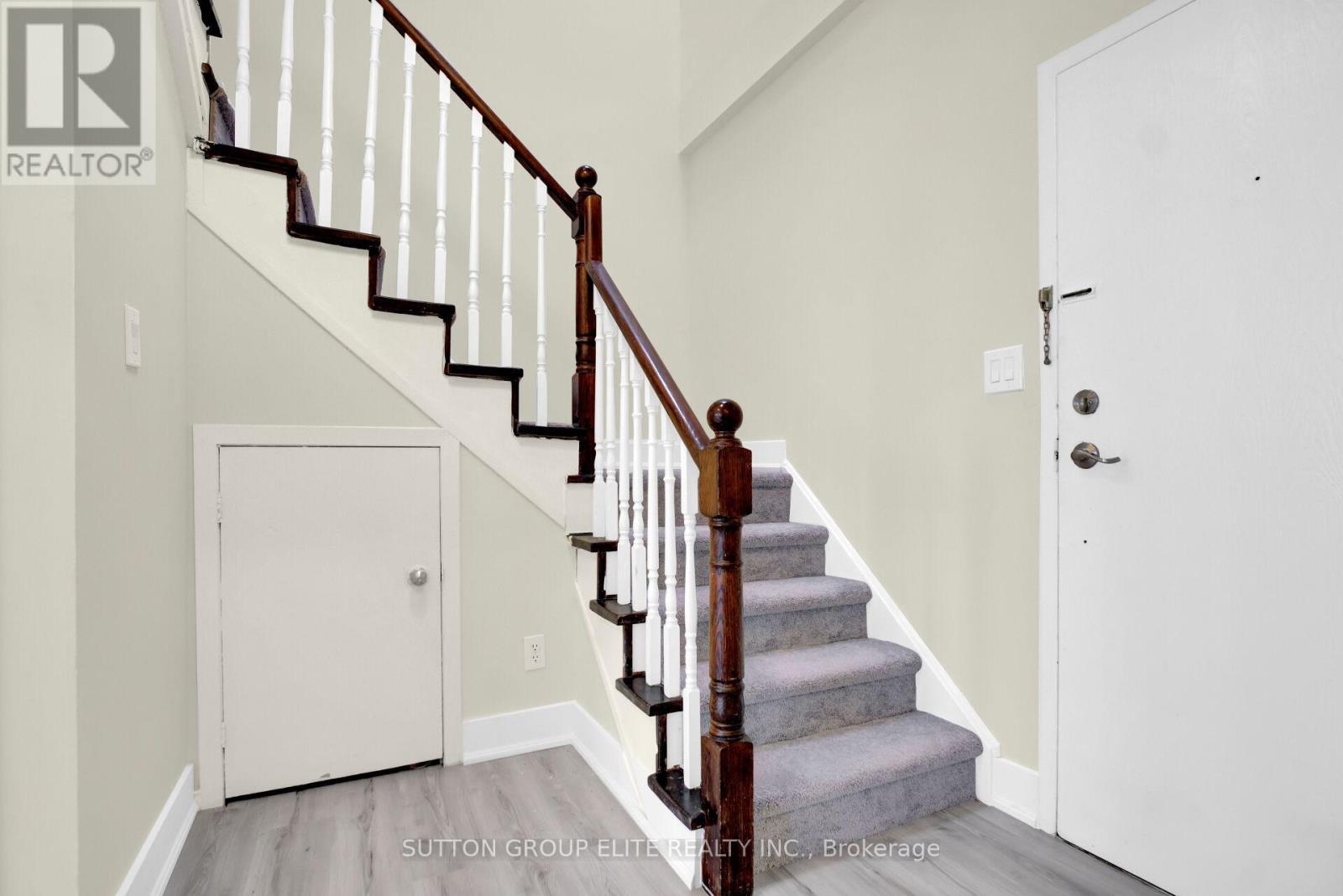 5 - 200 Robert Speck Parkway, Mississauga, ON - Indoor Photo Showing Other Room