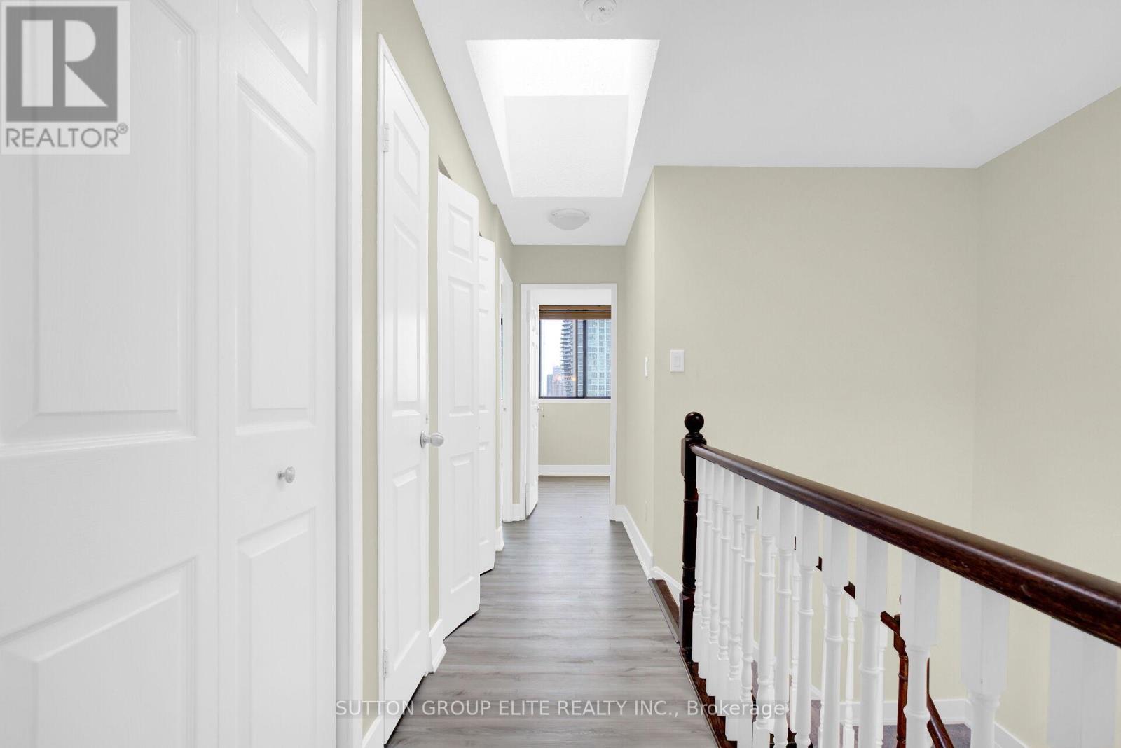 5 - 200 Robert Speck Parkway, Mississauga, ON - Indoor Photo Showing Other Room