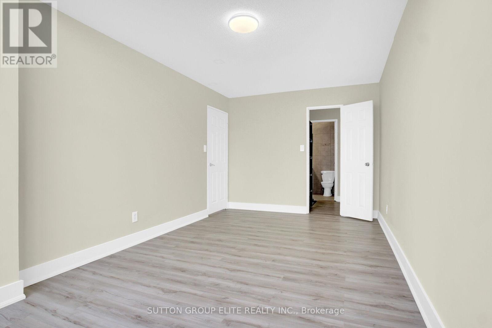 5 - 200 Robert Speck Parkway, Mississauga, ON - Indoor Photo Showing Other Room