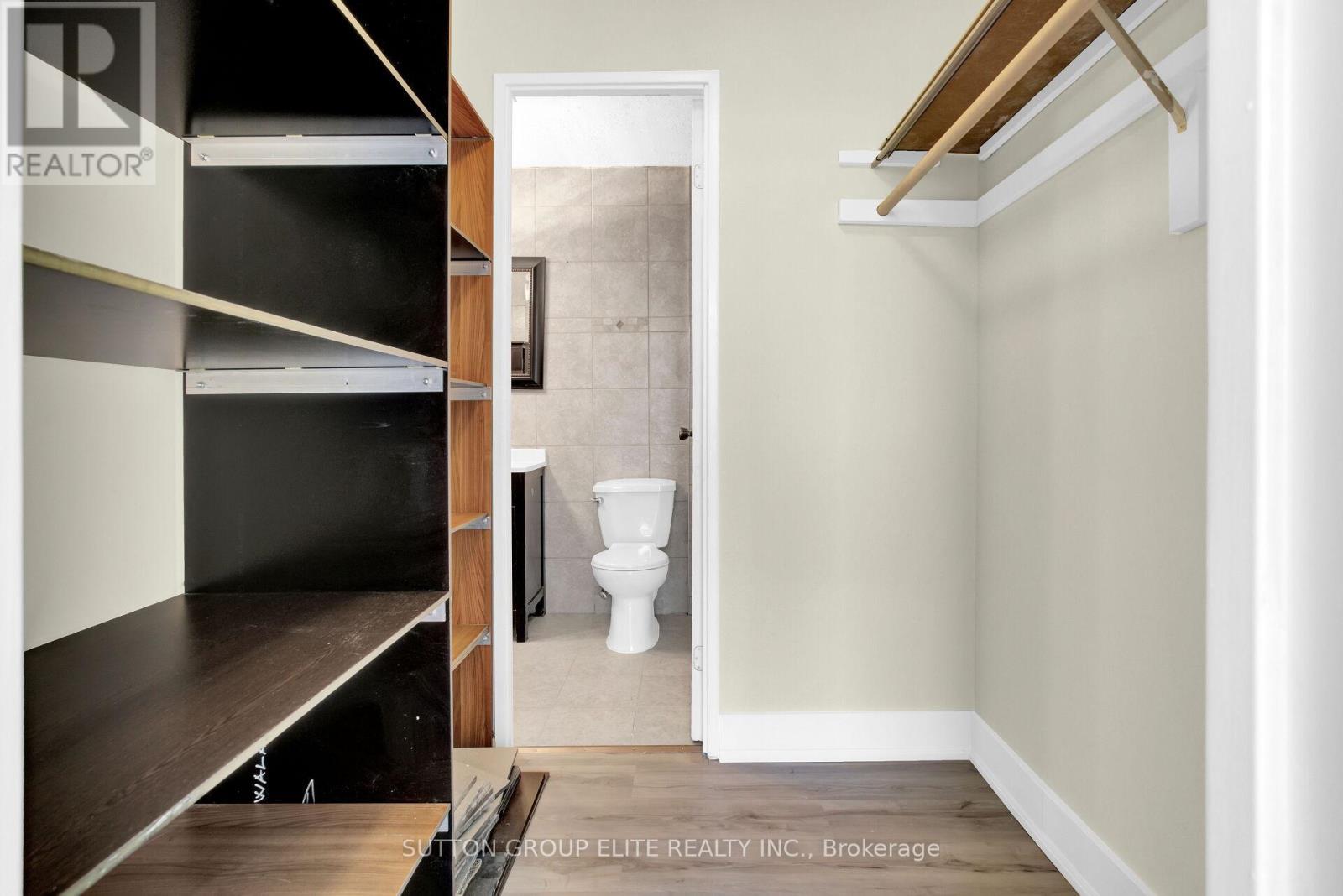 5 - 200 Robert Speck Parkway, Mississauga, ON - Indoor